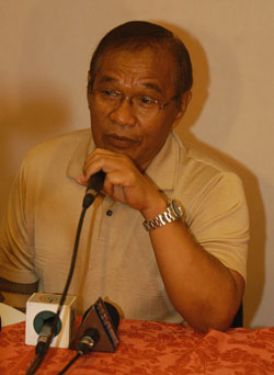 Datu Mastor Salendab, who claims to be an associate of jailed former Maguindanao governor Andal Ampatuan Sr., came forward in a press conference in Davao City September  17  to defend former Mindanao Development Authority chief Jesus Dureza against allegations that he received a P10-million bribe for the dismissal of the rebellion case against Andal Sr.  Mindanews Photo by Froilan Gallardo