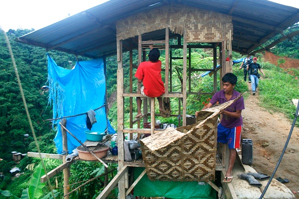 Residents of Sitio Panganason-B, Barangay Kingking, Pantukan, Compostela Valley Province, dismantle their house after authorities ordered all residents to evacuate the village of small-scale miners. The order came after authorities declared the village as a danger zone in the wake of the deadly landslide that killed at least 13 miners almost a week ago. MindaNews Photo by Ruby Thursday More