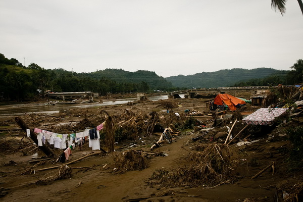 Flood evacuees sought temporary shelter along the road in Barangay Upper Hinaplanon, Iligan City. Upper Hinaplanon is one of the villages along the Mandulog River hit by the December 16-17 flashfloods spawned by typhoon Sendong. MindaNews Photo by Ruby Thursday More
