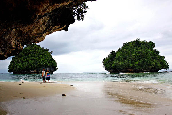 NATURE'S BEAUTY. A couple enjoys a scenic walk in one of the bigger islets of the Britania group of islands in San Agustin, Surigao del Sur. MindaNews photo by Erwin Mascarinas