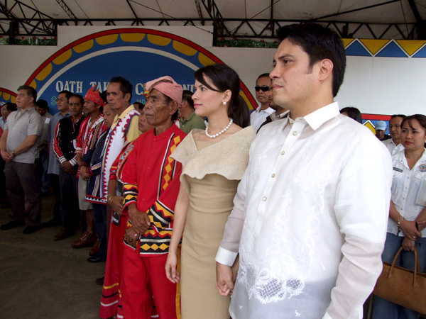 'WE WON'T BE USED.' Datu Magadaleno “Mayda” Pandian, representative to the Bukidnon Sangguniang Panlalawigan (3rd from right) during the oath-taking ceremony of now resigned senator Juan Miguel Zubiri, on July 16, 2007 in Malaybalay City. Except for San Fernando town, all towns and cities of Bukidnon have chosen their Lumad representatives to local legislative bodies. MindaNews file photo by H. Marcos C. Mordeno