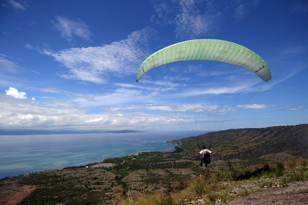 Paragliding in Saragani province. Photo courtesy of Cocoy Sexcion / SARANGANI INFORMATION OFFICE