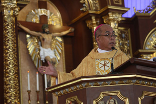 Newly-installed Archbishop of Davao Romulo Valles, D.D. interjects jokes in between his homily during his canonical installation on Tuesday, May 22 at the San Pedro Cathedral in Davao City. He was Archbishop of Zamboanga before being appointed Archbishop of Davao by Pope Benedict XVI. MindaNews Photo by Ruby Thursday More