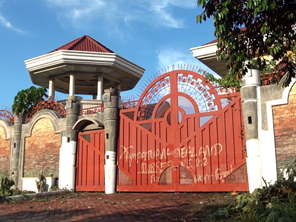BIGGER BETTER. The tall gates conceal the mansion in Juna Subdivision Davao City that is owned by Andal Ampatuan Sr