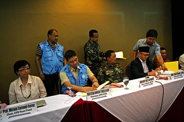 The chairs of the Coordinating Committee on the Cessation of Hostilities (CCCH) of the government Brig. Gen. Cesar Sedillo and Said Sheik, Al Haj of the Moro Islamic Liberation Front (MILF) peace panels signed Monday evening in Davao City a memorandum of understanding on ceasefire-related functions to ensure a peaceful mid-term election.Mindanews Photo by Ruby Thursday More