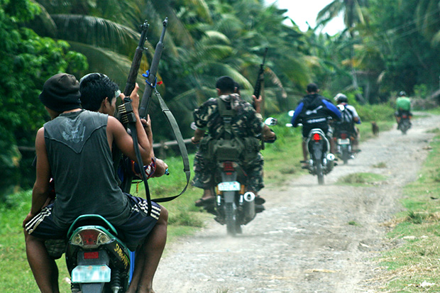 Members of the Civilian Volunteers Organization in Barangay Palongoguen, Midsayap town, North Cotabato Province patrol the area on Wednesday, September 25 after members of the Bangsamoro Islamic Freedom Fighters attacked the village on Monday. MindaNews Photo by Ruby Thursday More