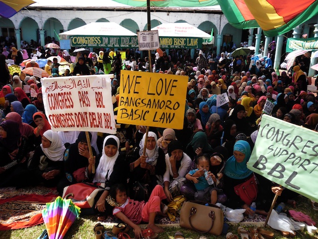 LANAO RALLY. Thousands of Maranaw residents from the two Lanao provinces Held a rally in Balo-i, Lanao del Norte on Sunday, May 4. echoing the call in other parts of Mindanao, for Congress to pass the Bangsamoro Basic Law immediately. MIndaNews photo 