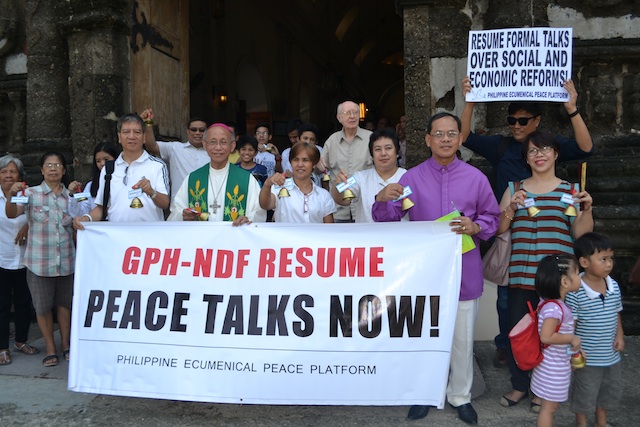 Leaders of the Philippine Ecumenical Peace Platform (PEPP) led by Cagayan de Oro Archbishop and PEPP-co-chair Antonio Ledesma, SJ, reiterate their call to both government (GPH) and the National Democratic Front (NDF) outside the Malate Church in Manila Sunday after the 9 a.m. Mass for Peace on  International Day of Peace. It is also the 42nd anniversary of the declaration of  martial law. Photo courtesy of PEPP 