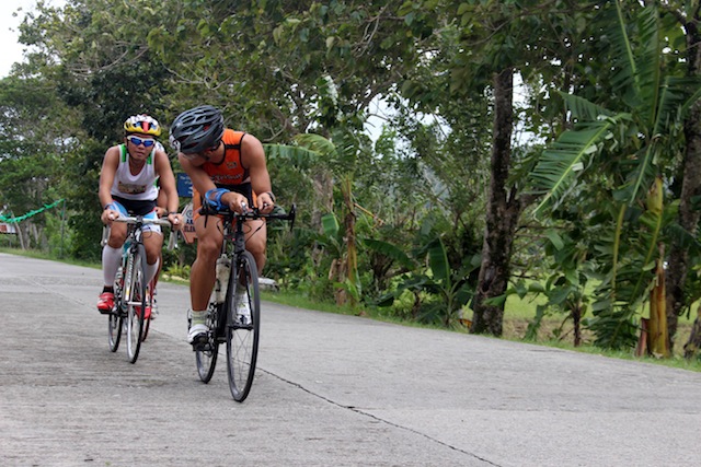 ROAD RACE. Surigao's crowd favorite Jay Baldonado looks behind for rival Jefferson Tabacon of Tagum City in Sunday’s 1st Surigao Duathlon Challenge. Tabacon won the race. MindaNews photo by Roel N. Catoto
