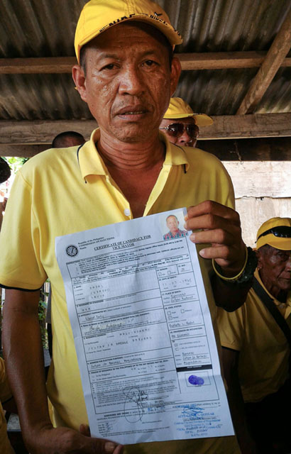 STAR WITNESS. Maguindanao Massacre star witness Sukarno “Uka” Badal shows his certificate of candidacy after he and his partymates in Liberal Party signed up at the Sultan Sa Barongis office of the Commission on Elections Tuesday (14 Oct 2015). He is running for vice mayor. MindaNews photo By Ferdinandh Cabrera
