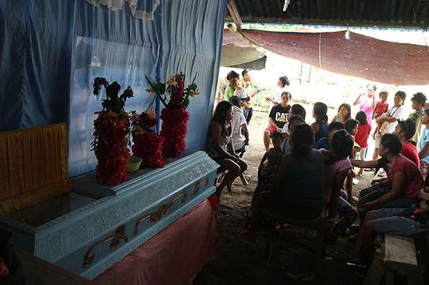 Relatives and neighbors attend the wake of Manobo farmer Lito Salon at their house in Brgy Malibatuan, Arakan, North Cotabato on Tuesday, April 5. Allan, Lito’s brother said they went to Kidapawan March 29, thinking they would get a sack of rice each. They returned home March 31, a day before the violent dispersal, after Lito complained of headache and back pains. Lito’s wife Margarita said her husband was rushed to the Antipas District hospital on April 3 and died on April 4. MindaNews photo by KEITH BACONGCO
