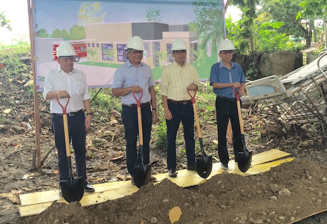 (L to R) Tourism assistant secretary Art Boncato Jr., Southern Philippine Medical Center (SPMC) chief of hospital Leopoldo Vega, Department of Tourism (DOT) 11 director Robert Alabado III, and Tourism Infrastructure and Enterprise Zone Authority (TIEZA) director Robert Teo lead the groundbreaking of the Hyperbaric Chamber facility within the SPMC compound on Saturday, June 25, 2016. The P2.5 million building will be completed in four months. Photo courtesy of DOT XI 