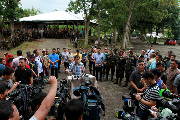 President Rodrigo Duterte gives the National Democratic Front up to 5 p.m. on July 30 to declare a ceasefire, too, or he will lift the unilateral ceasefire he declared during his first State of the Nation Address (SONA) on July 25. The ultimatum was given Friday in the camp of the 60th Infantry Battalion in Asuncion, Davao del Norte, after visiting the wake of a Cafgu member who was killed in an ambush by the New People's Army in Kapalong, Davao del Norte last Wednesday. MindaNews photo by KEITH BACONGCO