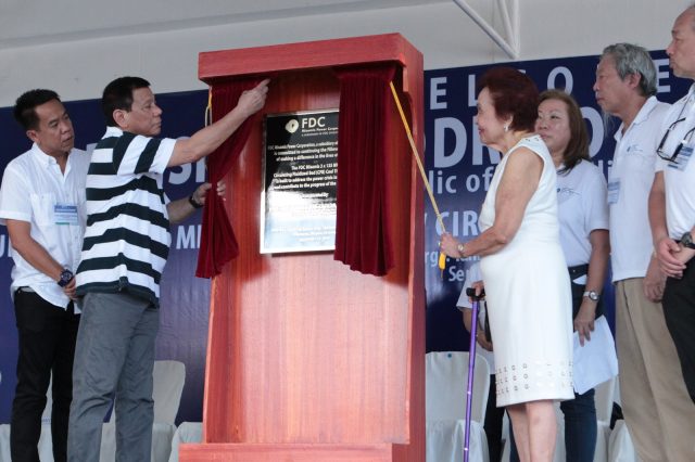 President Rodrigo R. Duterte leads the unveiling of the inaugural marker of the Filinvest Development Corporation Misamis 405-MW coal-fired power plant in Villanueva, Misamis Oriental on September 22, 2016. KING RODRIGUEZ/PPD