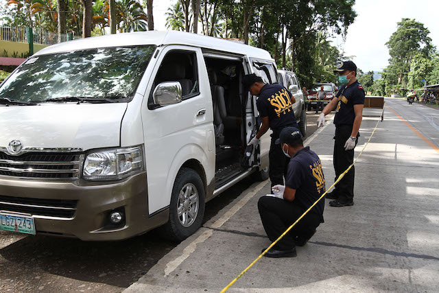  Scene of the Crime operatives check a firearm recovered inside a van following an alleged encounter between the group of suspected druglord Mayor Samsudin Dimaukom of Datu Saudi Ampatuan town in Maguindanao and the police in Makilala, North Cotabato early morning of October 28, 2016. Dimaukom and nine others were killed. Mindanews Photo 