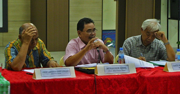 ILF peace panel chair Mohagher Iqbal is flank by Prof. Abhoud Syed Lingga (left) and Datu Michael Mastura (right), during their meeting with the members of the Bishops-Ulama Conference in Davao City on Wednesday. Mindanews Photo by Gigie Bueno